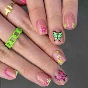 24 Pieces Fake press on nails